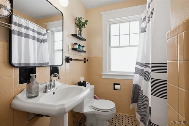 5274 Columbia Avenue, Hamburg, NY 14075