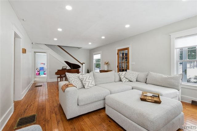 5274 Columbia Avenue, Hamburg, NY 14075