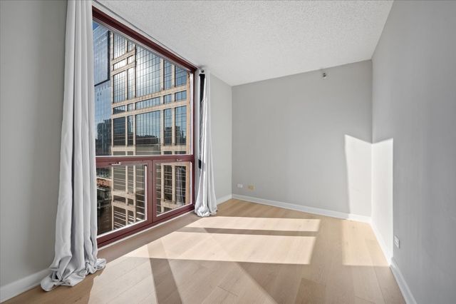 200 N Dearborn Street 4001, Chicago, IL 60601