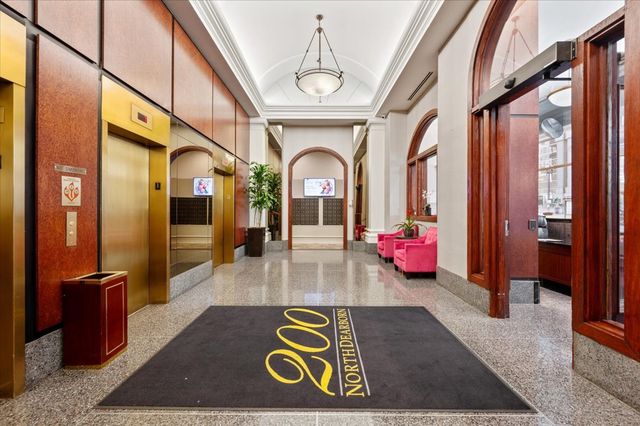 200 N Dearborn Street 4001, Chicago, IL 60601