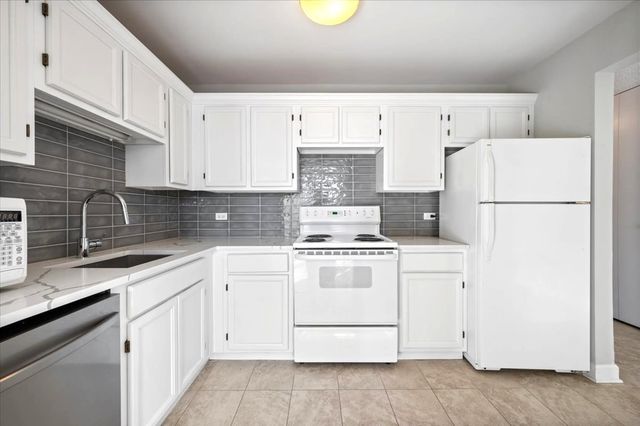 200 N Dearborn Street 4001, Chicago, IL 60601