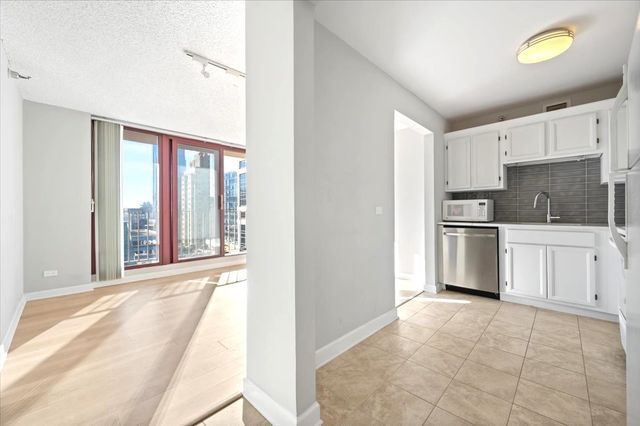 200 N Dearborn Street 4001, Chicago, IL 60601