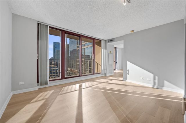 200 N Dearborn Street 4001, Chicago, IL 60601