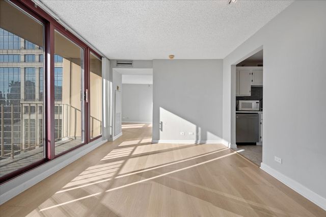 200 N Dearborn Street 4001, Chicago, IL 60601