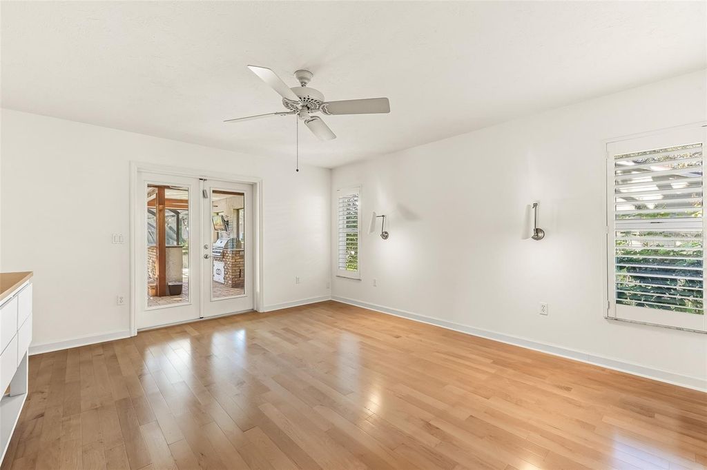 Image 11 of property listing at 4502 FRIAR TUCK LANE, Sarasota, FL 34232