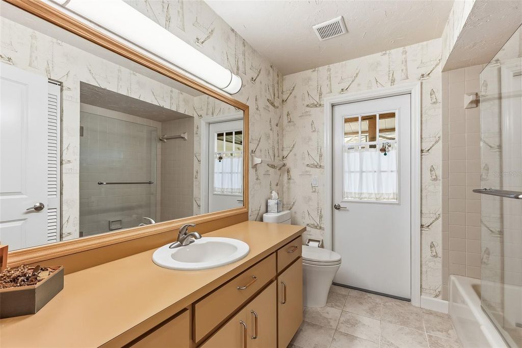 Image 15 of property listing at 4502 FRIAR TUCK LANE, Sarasota, FL 34232