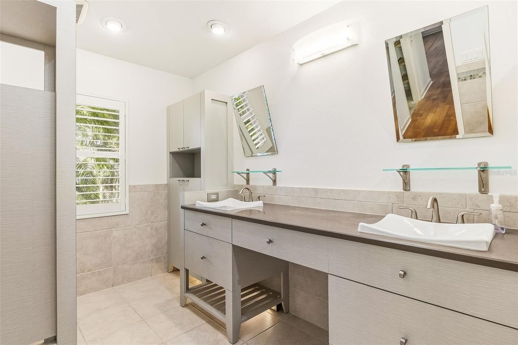 Image 16 of property listing at 4502 FRIAR TUCK LANE, Sarasota, FL 34232