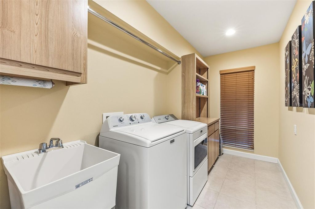 Image 20 of property listing at 4502 FRIAR TUCK LANE, Sarasota, FL 34232