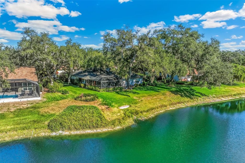 Image 32 of property listing at 4502 FRIAR TUCK LANE, Sarasota, FL 34232