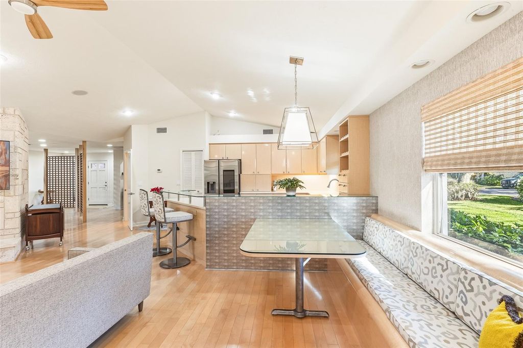 Image 7 of property listing at 4502 FRIAR TUCK LANE, Sarasota, FL 34232