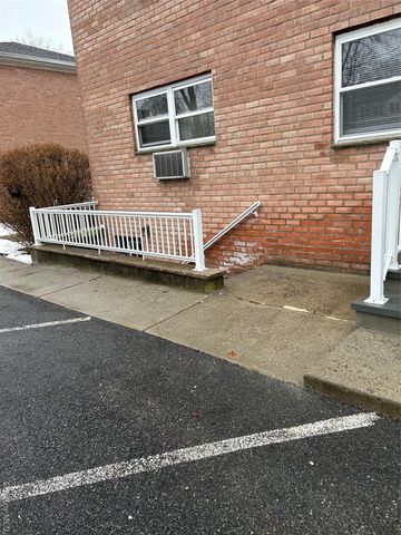 140 Meyer Oval 140, Pearl River, NY 10965