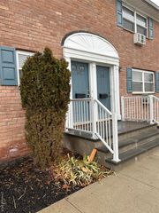 140 Meyer Oval 140, Pearl River, NY 10965
