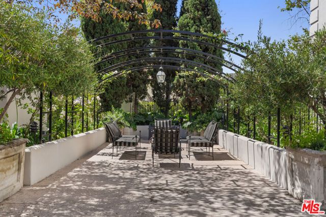 308 N Sycamore 102, Los Angeles, CA 90036