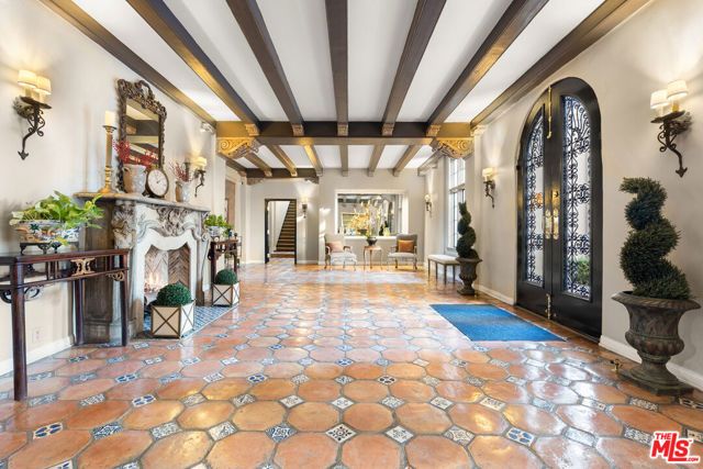 308 N Sycamore 102, Los Angeles, CA 90036
