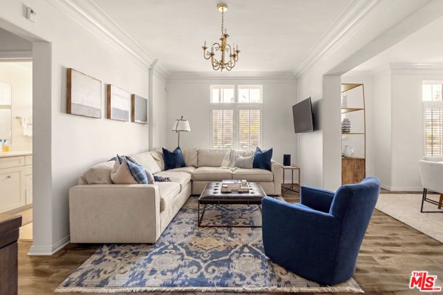 308 N Sycamore 102, Los Angeles, CA 90036