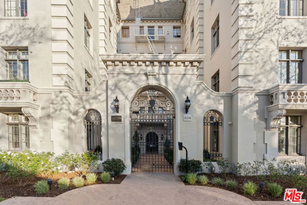 308 N Sycamore 102, Los Angeles, CA 90036