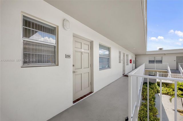 1720 Cleveland Street 211W, Hollywood, FL 33020