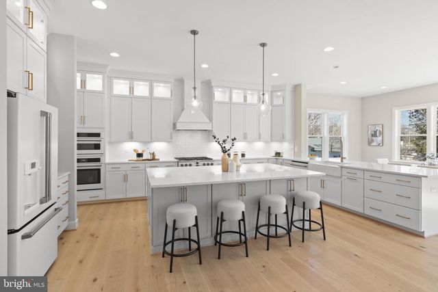 318 CENTER ST N, Vienna, VA 22180