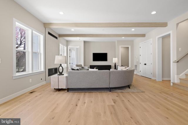 318 CENTER ST N, Vienna, VA 22180