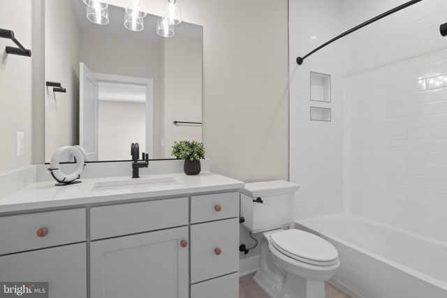 318 CENTER ST N, Vienna, VA 22180