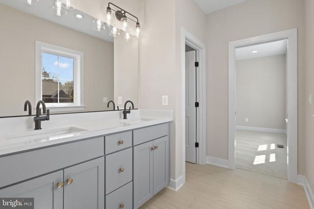 318 CENTER ST N, Vienna, VA 22180