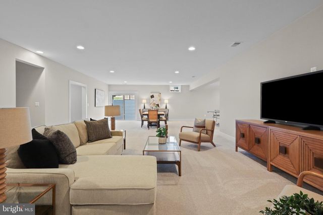 318 CENTER ST N, Vienna, VA 22180
