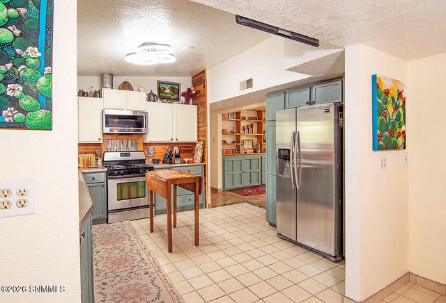 860 Lees Drive, Las Cruces, NM 88001