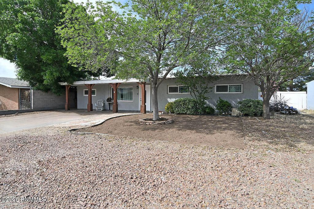 860 Lees Drive, Las Cruces, NM 88001