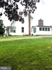 698 WETZEL RD, Woodstock, VA 22664