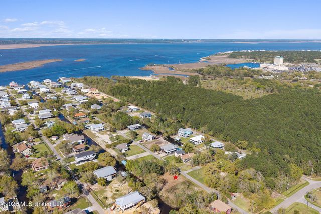 24 Fiber Street, Bay Saint Louis, MS 39520