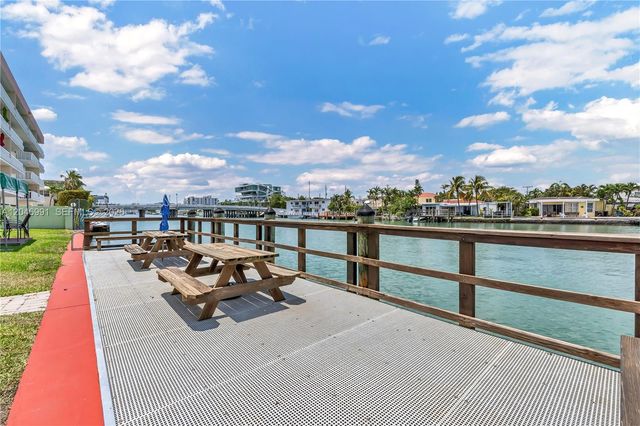 8550 Byron Ave 2H, Miami Beach, FL 33141