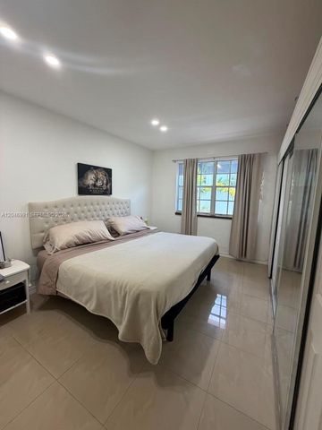 8550 Byron Ave 2H, Miami Beach, FL 33141