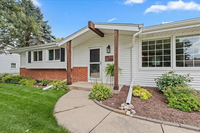 W244N6564 Westchester DRIVE, Sussex, WI 53089