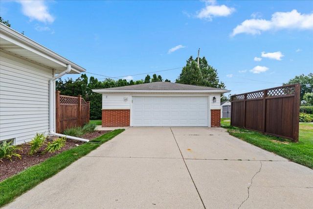 W244N6564 Westchester DRIVE, Sussex, WI 53089