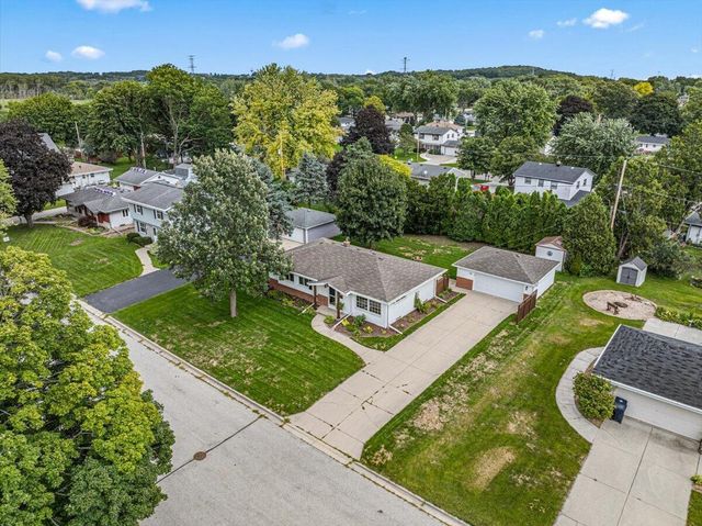 W244N6564 Westchester DRIVE, Sussex, WI 53089