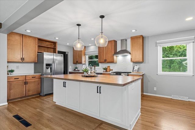 W244N6564 Westchester DRIVE, Sussex, WI 53089