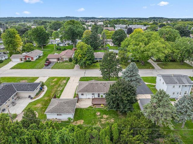 W244N6564 Westchester DRIVE, Sussex, WI 53089