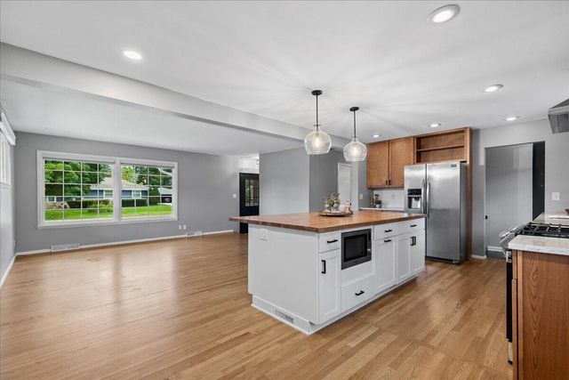W244N6564 Westchester DRIVE, Sussex, WI 53089