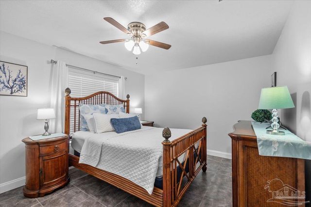8 Arapaho Dr, Pensacola, FL 32507