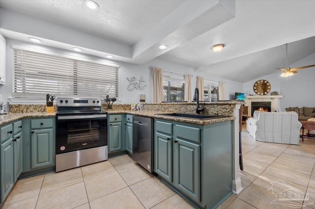 8 Arapaho Dr, Pensacola, FL 32507