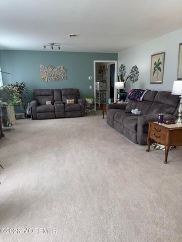 179 Biabou Drive, Toms River, NJ 08757