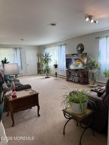 179 Biabou Drive, Toms River, NJ 08757