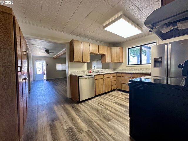 2302 N DEPOT St, La Grande, OR 97850