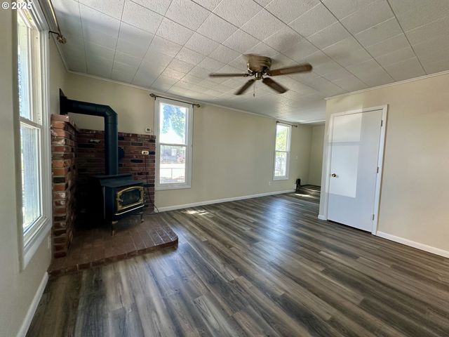 2302 N DEPOT St, La Grande, OR 97850