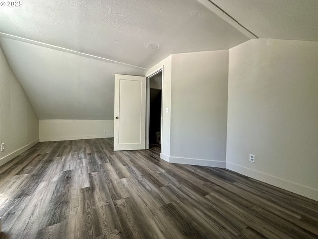 2302 N DEPOT St, La Grande, OR 97850