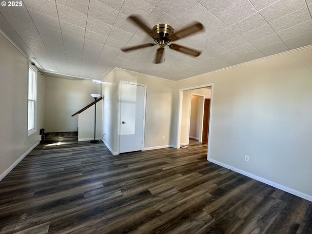 2302 N DEPOT St, La Grande, OR 97850