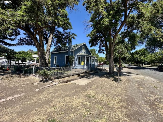 2302 N DEPOT St, La Grande, OR 97850