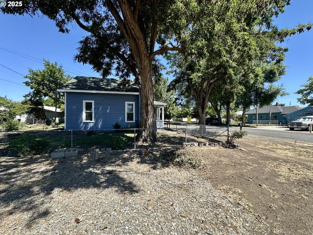 2302 N DEPOT St, La Grande, OR 97850