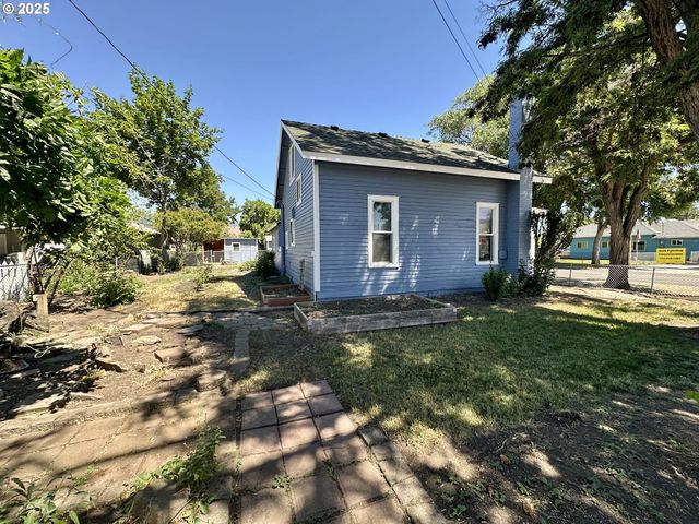 2302 N DEPOT St, La Grande, OR 97850