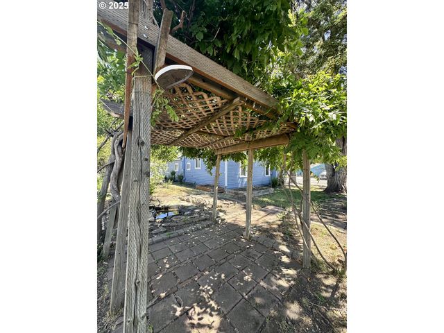 2302 N DEPOT St, La Grande, OR 97850